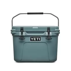 Yeti Roadie 20 7 Yeti Roadie 20 -Outdoors Shop 190394 RiverGreen Cooler Studio Dealers Roadie 20 River Green Front Handle Up 2400x2400 1
